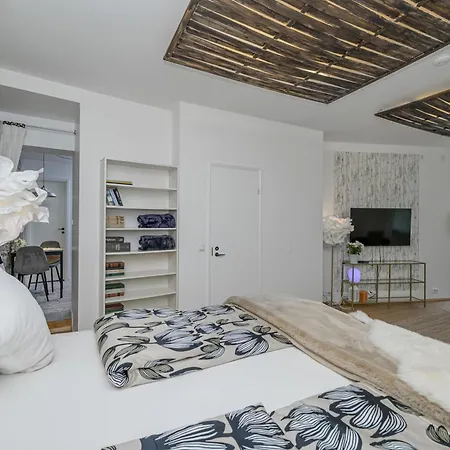 Old Town Romantic Apartment *
