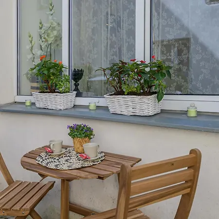 Old Town Romantic Apartment