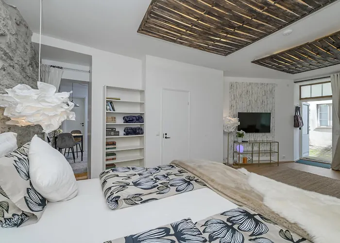 Old Town Romantic Apartment *