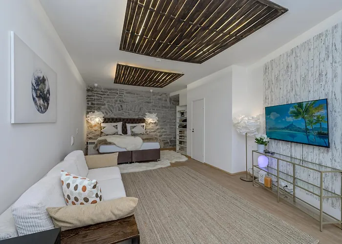 Old Town Romantic Apartment *