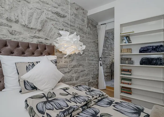 Old Town Romantic Apartment