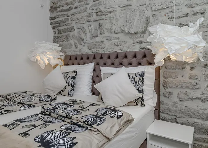 Old Town Romantic Apartment